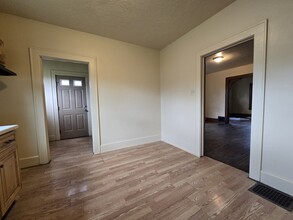 648 N Freedom Ave, Unit 648 in Alliance, OH - Building Photo - Building Photo