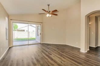 8234 W Pima St in Phoenix, AZ - Foto de edificio - Building Photo