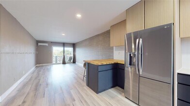 13105 Ixora Ct in North Miami, FL - Building Photo - Building Photo