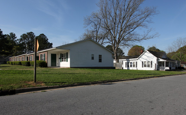 907-917 W Elizabeth St in Selma, NC - Building Photo - Building Photo