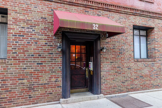 32 Bedford St in New York, NY - Building Photo - Building Photo