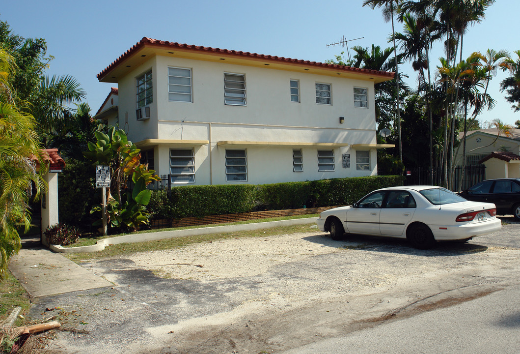 833 NE 90th St in Miami, FL - Building Photo