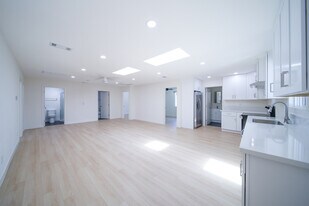 206 W Broadbent Dr in Riverside, CA - Building Photo