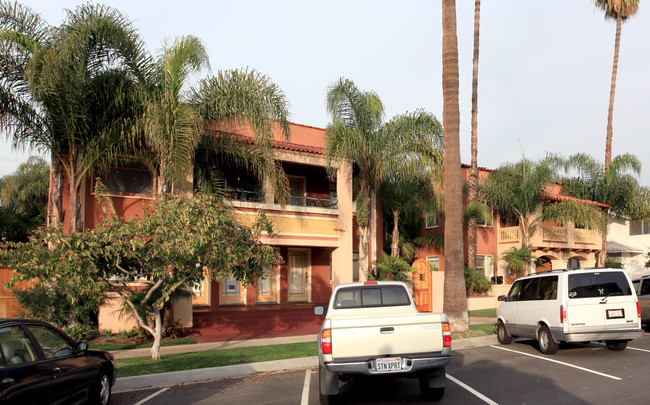 1127-1141 E 1st St in Long Beach, CA - Building Photo - Building Photo