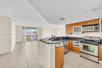 201 Golden Isles Dr in Hallandale Beach, FL - Building Photo - Building Photo