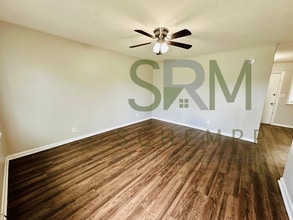 5616 Lagoona Dr in Louisville, KY - Foto de edificio - Building Photo