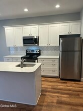 2011 Rdg Mnr Ct in Niskayuna, NY - Building Photo - Building Photo
