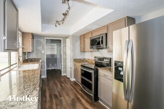 1835 Tree Line Dr in Carrollton, TX - Foto de edificio - Building Photo