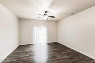 6041 Edgemont Way in Shelbyville, KY - Building Photo - Building Photo