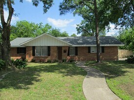 10402 Chatterton Dr in Houston, TX - Building Photo