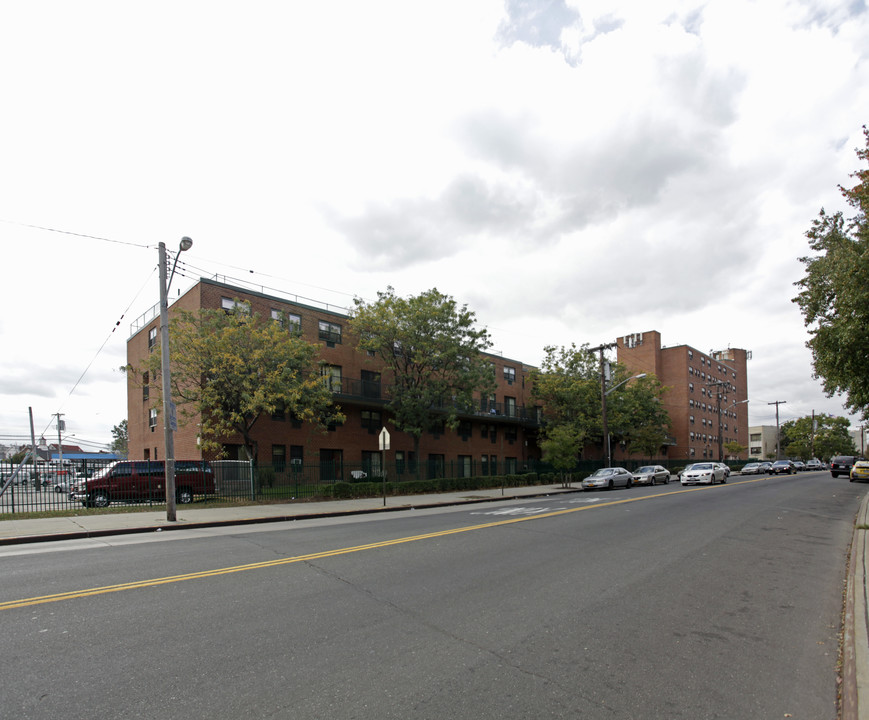 Baisley Park Gardens in Jamaica, NY - Building Photo