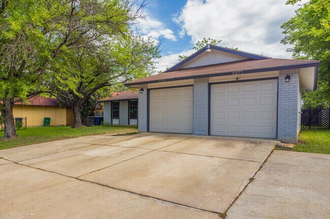 5275 Meadow Rise St, Unit 5277 in San Antonio, TX - Building Photo - Building Photo