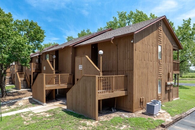 Forrest Grove Apartments in Wichita, KS - Building Photo - Building Photo