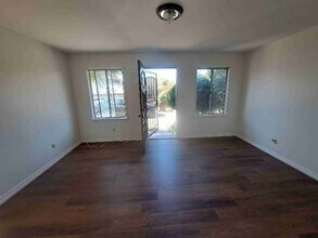 109 E Ramona St in Ventura, CA - Foto de edificio - Building Photo