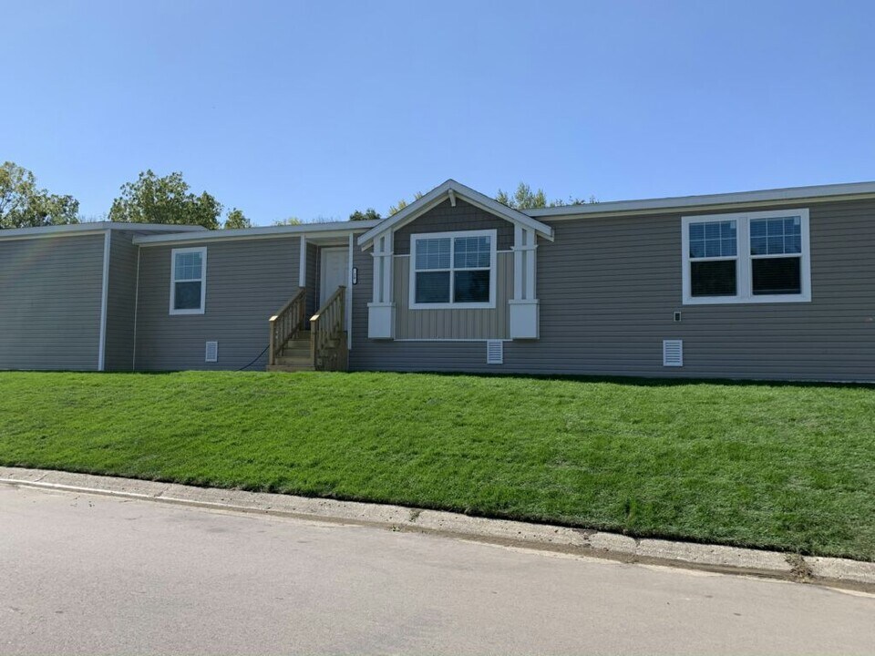 7801 88th Ave in Pleasant Prairie, WI - Building Photo