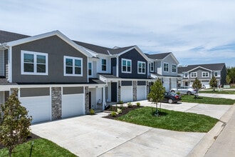 Sandstone Townhomes in Bonner Springs, KS - Building Photo - Building Photo