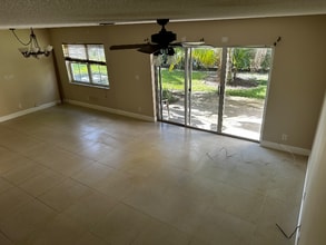 8438 NW 40th Ct in Sunrise, FL - Building Photo - Building Photo