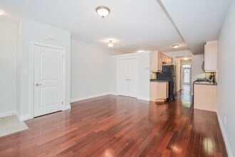 555 King St E in Kitchener, ON - Building Photo - Building Photo
