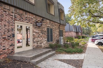 London House Apartments in Lenexa, KS - Building Photo - Building Photo