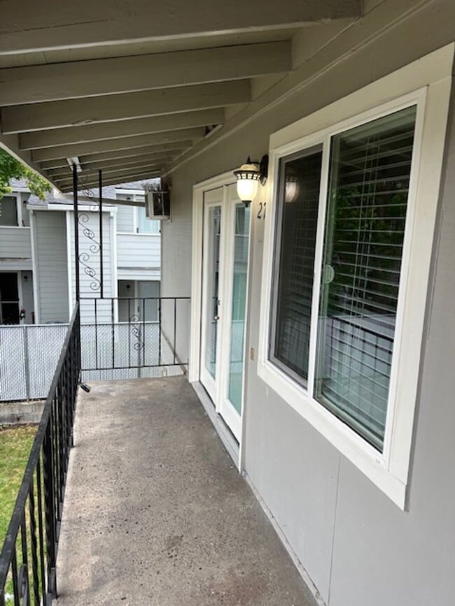 624 Berrydale Ave in Medford, OR - Building Photo - Building Photo