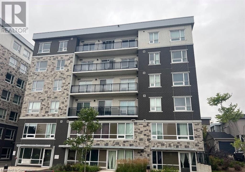 275 Larch St in Waterloo, ON - Building Photo