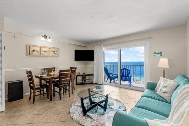 8743 Thomas Dr in Panama City Beach, FL - Foto de edificio - Building Photo