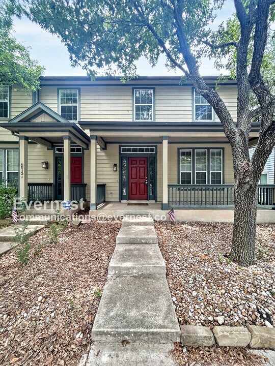 6013 Negley in Kyle, TX - Building Photo