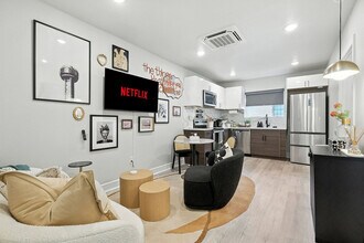 5025 San Jacinto St in Dallas, TX - Building Photo - Building Photo