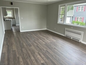 33 Stanley Rd in Little Falls, NJ - Building Photo - Building Photo