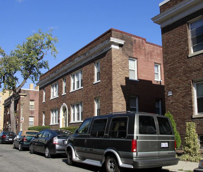 1447 Oak St NW in Washington, DC - Building Photo - Building Photo