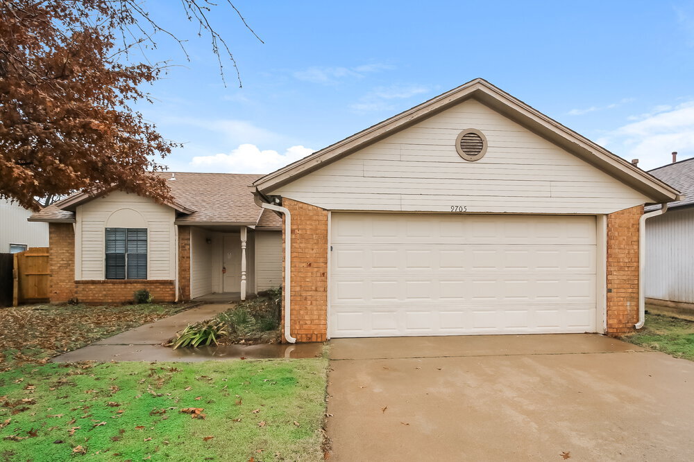 9705 Oaktree Terrace in Midwest City, OK - Building Photo