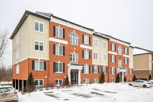 40 Rimbaud Rue in St-Constant, QC - Building Photo