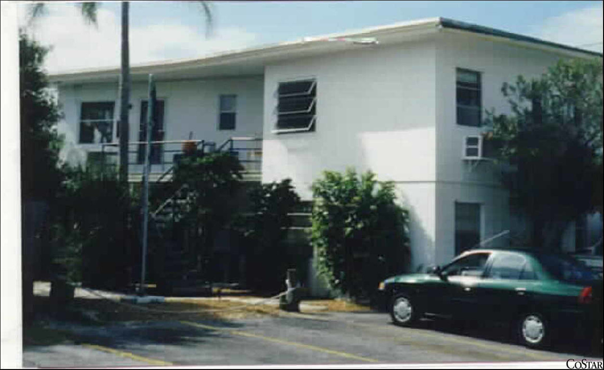 657 Bay Esplanade in Clearwater, FL - Foto de edificio