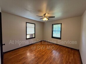 1521 E McDaniel St in Springfield, MO - Building Photo - Building Photo