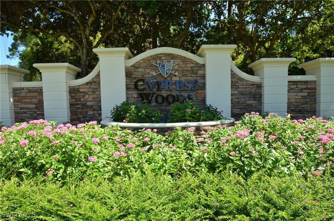 2750 Cypress Trace Cir in Naples, FL - Building Photo