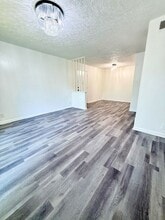 7076 Wildwood Cir in Louisville, KY - Building Photo - Building Photo