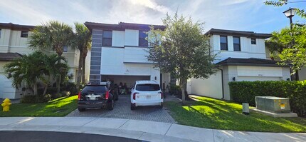 4971 Whispering Way in Fort Lauderdale, FL - Building Photo - Building Photo
