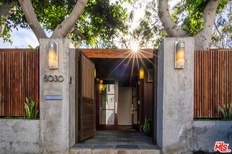 8030 Highland Trail in Los Angeles, CA - Building Photo - Building Photo