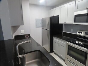 5986 Westgate Dr in Orlando, FL - Building Photo - Building Photo