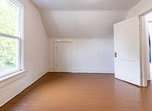 913 W McClure Ave in Peoria, IL - Building Photo - Building Photo