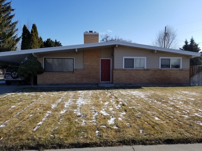 property at 742 Del Mar Dr