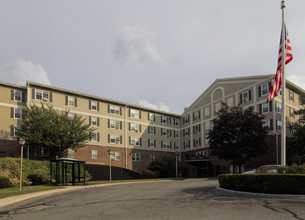 Logan Park Senior Living in Braintree, MA - Foto de edificio - Building Photo