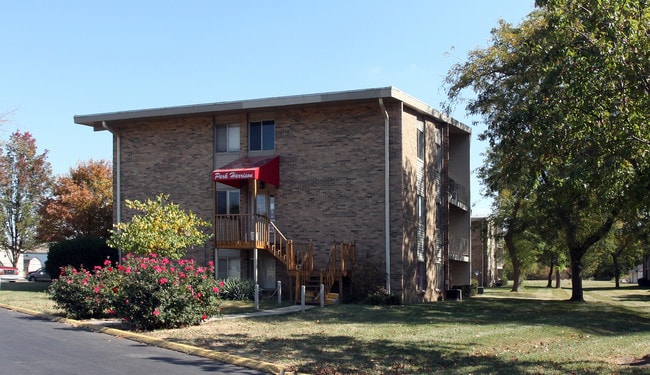 Bellagio Living ? - 9025 El Dorado Drive in Indianapolis, IN - Foto de edificio - Building Photo