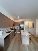 2535 NE 182nd St, Unit A12 in North Miami Beach, FL - Building Photo