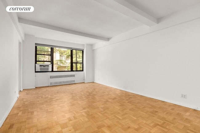 30 E 37th St in New York, NY - Building Photo - Building Photo