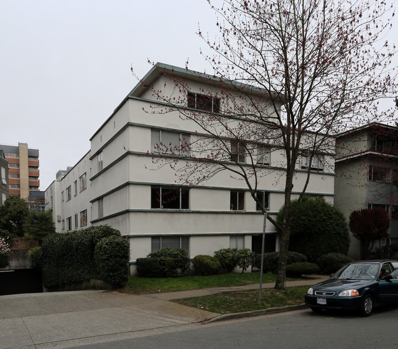 1039 Burnaby St in Vancouver, BC - Building Photo