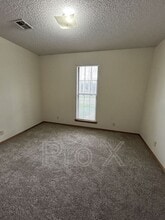 7097 SE 66th Terrace in Riverton, KS - Foto de edificio - Building Photo