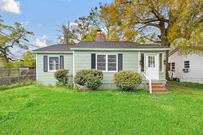 property at 206 Pinehill Dr