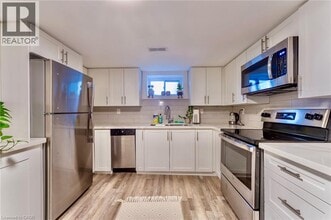 77 W 4th St in Hamilton, ON - Building Photo - Building Photo