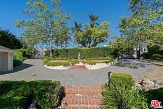 510 Toyopa Dr in Los Angeles, CA - Building Photo - Building Photo